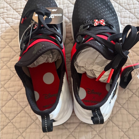 NWT New Balance Disney Minnie Mouse Shoes! - Picture 4 of 9